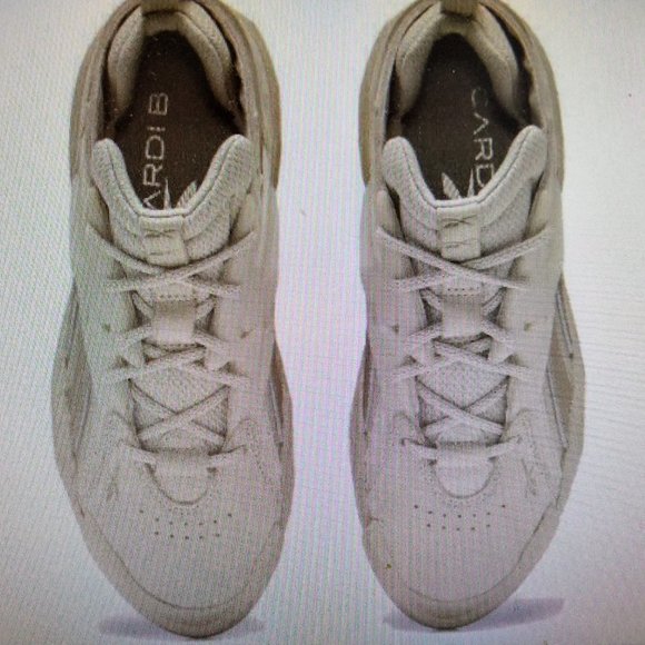NWOT REEBOK Cardi B Club C V2 Women's Shoes Modern Beige - Picture 2 of 3